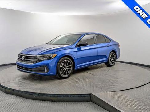 Used 2024 Volkswagen Jetta Sport image 2