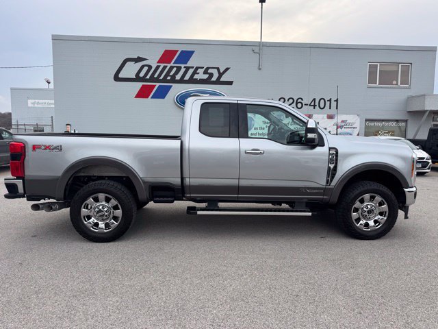 Used 2023 Ford F350 Lariat w/ Chrome Package AWD/4WD image 6