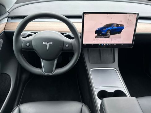 Used 2023 Tesla Model Y Long Range AWD/4WD image 14