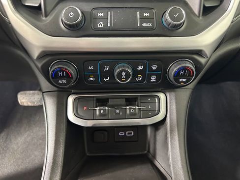 Used 2023 GMC Acadia SLE image 24