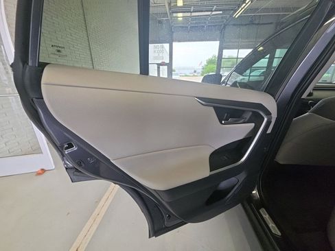 Used 2025 Toyota RAV4 XLE FWD image 10