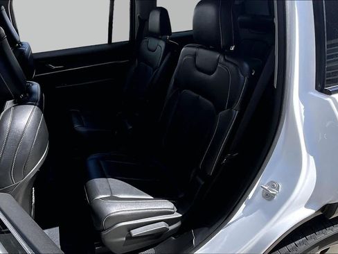 Used 2023 Jeep Grand Cherokee L Limited RWD image 20