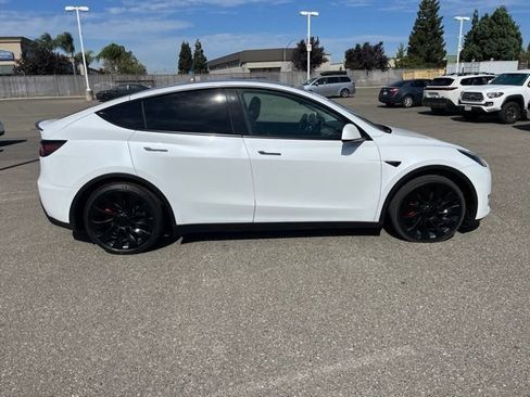 Used 2022 Tesla Model Y Performance AWD/4WD image 3