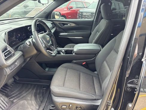 Used 2024 Chevrolet Traverse LT w/ Enhanced Driving Package FWD image 15