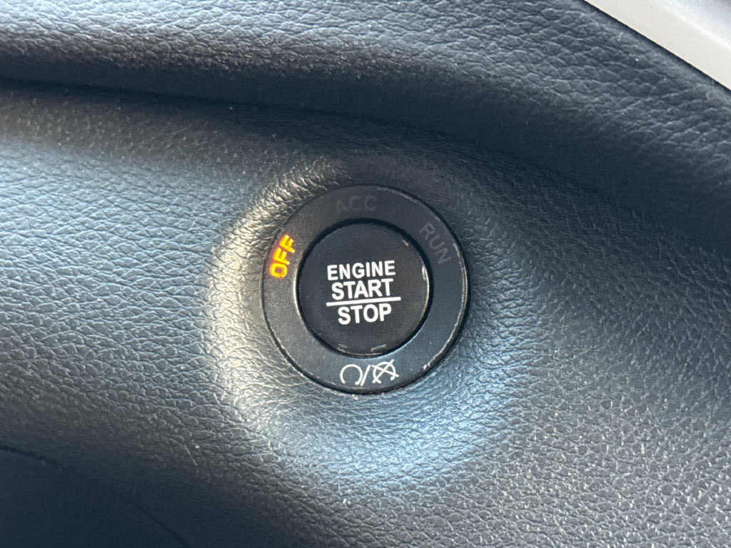 Used 2018 Jeep Cherokee Latitude Plus FWD image 12