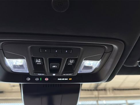 Used 2025 GMC Sierra 1500 Denali Ultimate image 38