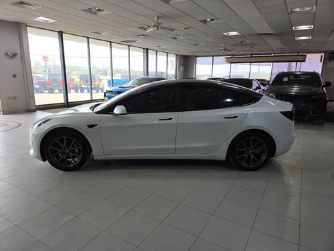 Used 2020 Tesla Model 3 Standard Range Plus image 4