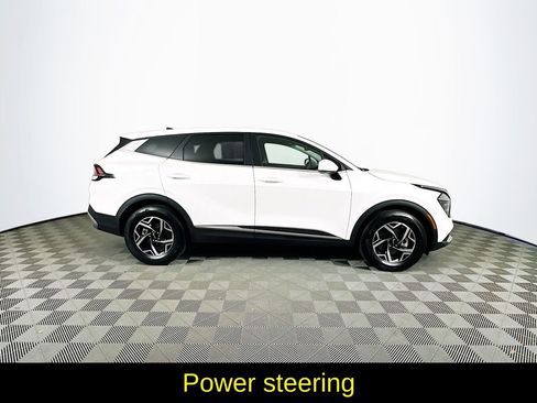Used 2025 Kia Sportage LX FWD image 11