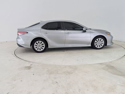 Used 2020 Toyota Camry LE image 7
