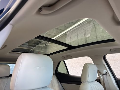 Used 2022 Buick Envision Avenir w/ Technology Package II image 54