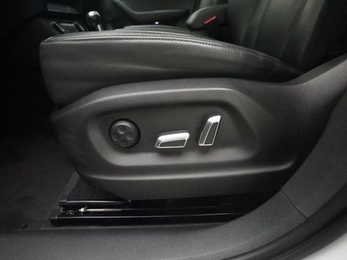 Used 2018 Audi Q3 2.0T Premium Plus w/ Premium Plus Package AWD/4WD image 30