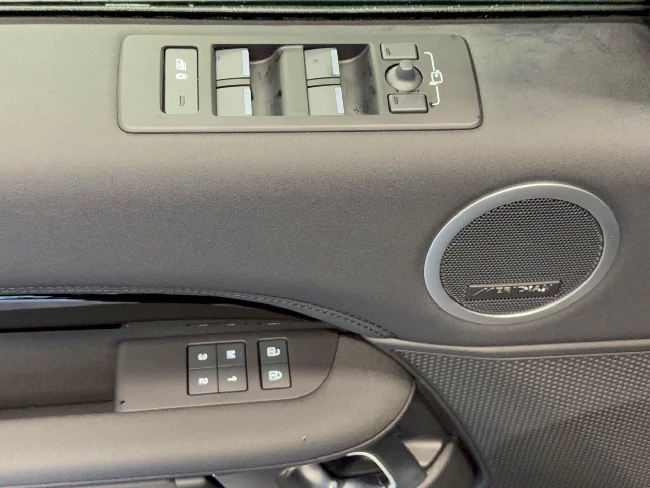 New 2026 Land Rover Discovery S AWD/4WD image 15