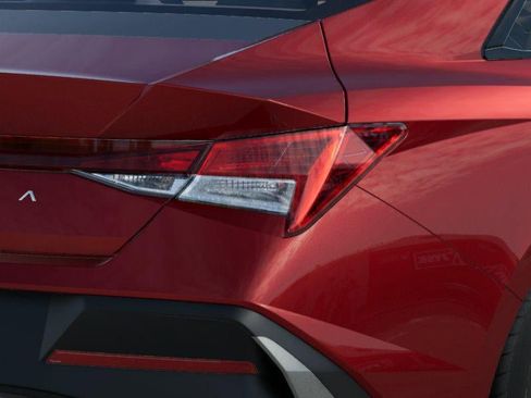 New 2025 Hyundai Elantra SE image 10