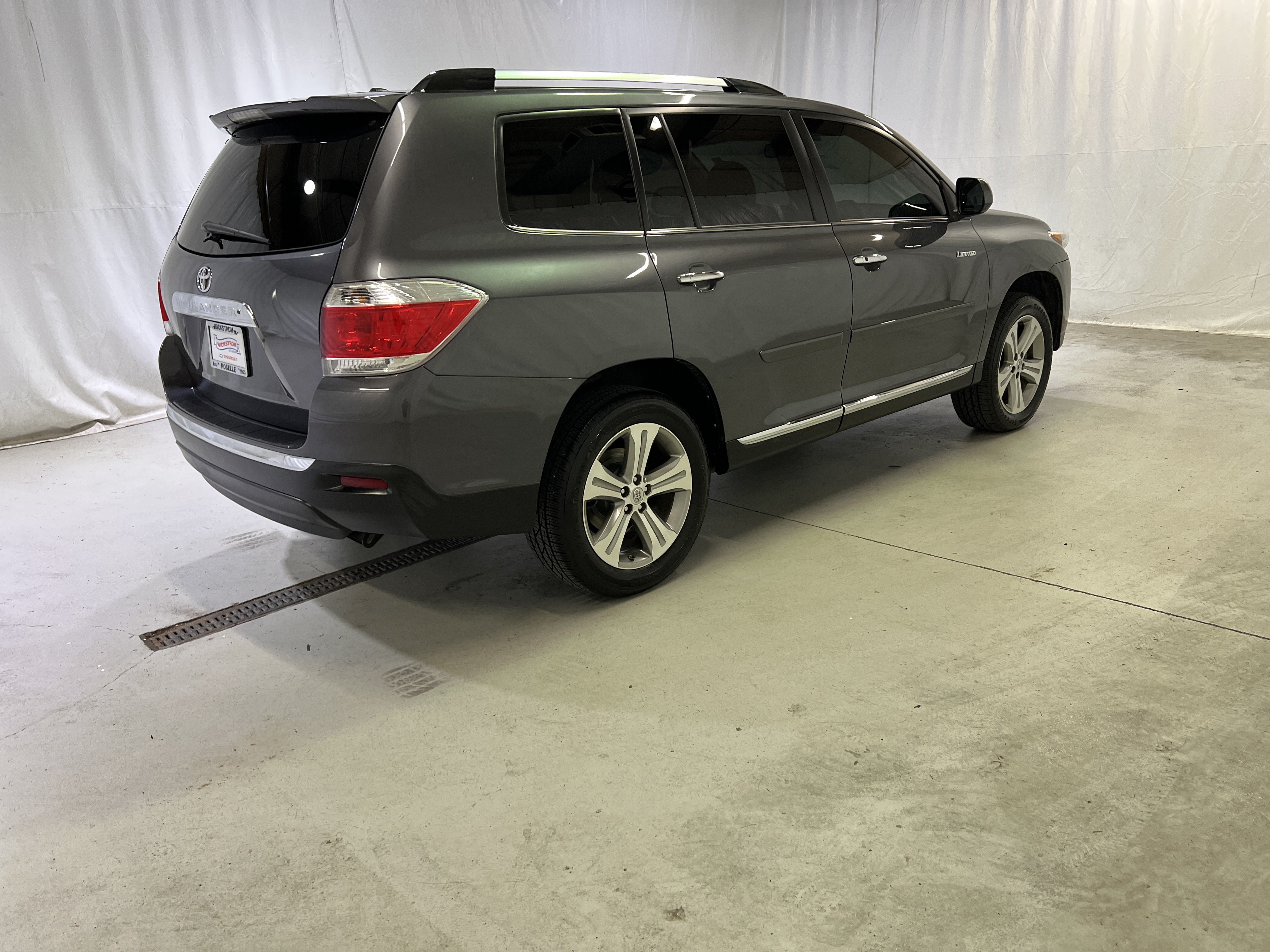Used 2011 Toyota Highlander Limited w/ Tow Pkg FWD image 11