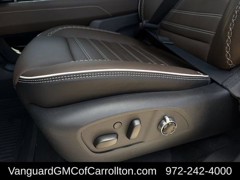 New 2026 GMC Acadia Denali Ultimate w/ LPO, Floor Liner Package AWD/4WD image 24