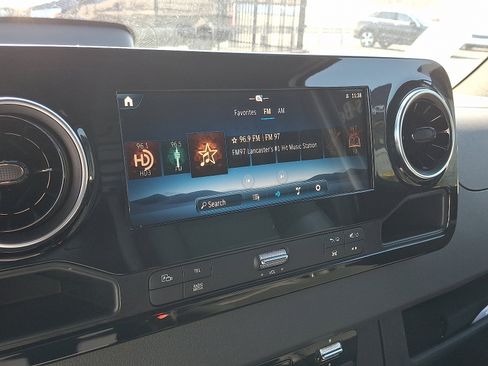 Used 2025 Mercedes-Benz Sprinter 2500 image 17