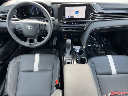 Used 2026 Toyota Camry SE FWD image 16