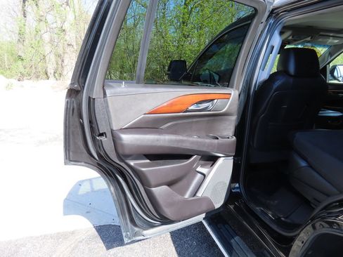 Used 2019 Cadillac Escalade Premium Luxury AWD/4WD image 42