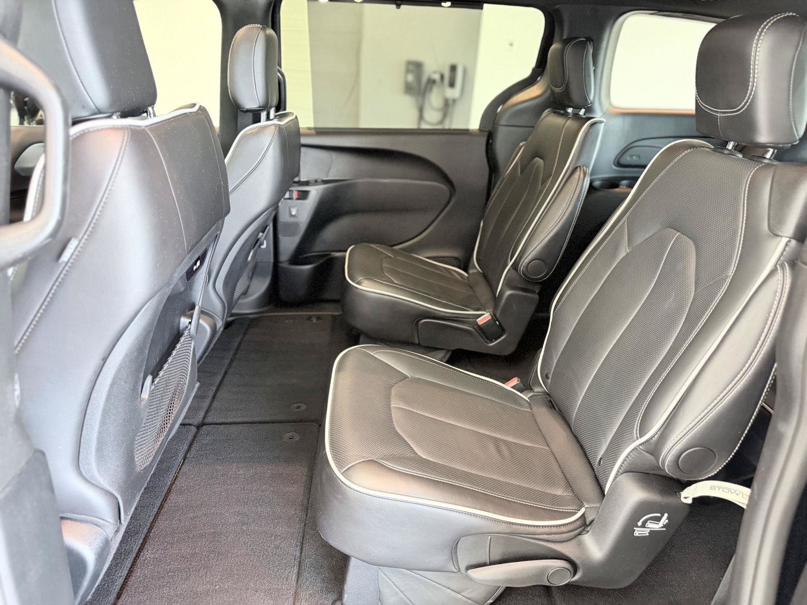 Used 2026 Chrysler Pacifica Limited FWD image 21