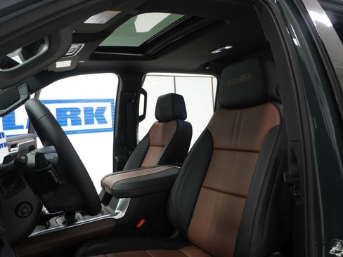 New 2026 Chevrolet Silverado 1500 High Country w/ High Country Premium Package AWD/4WD image 16