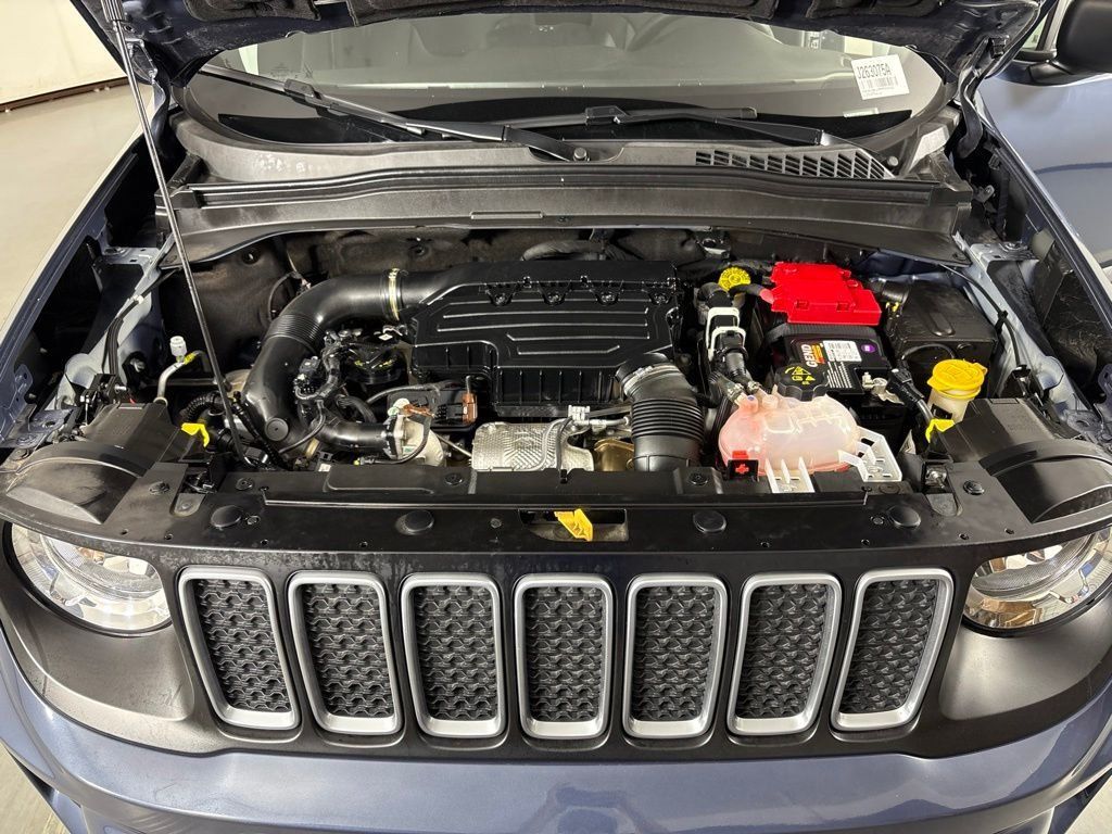 Used 2023 Jeep Renegade Latitude AWD/4WD image 37