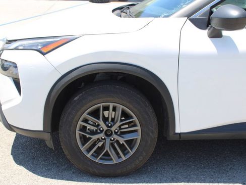 Used 2024 Nissan Rogue S AWD/4WD image 7