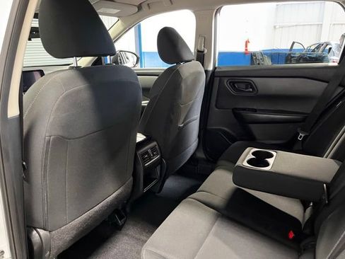 Used 2024 Nissan Rogue S FWD image 17