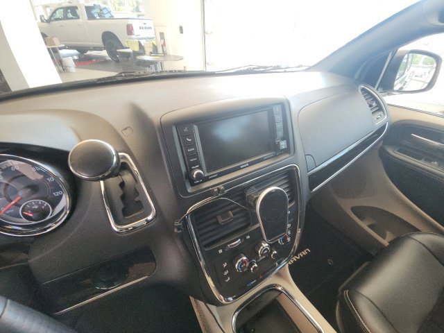Used 2017 Dodge Grand Caravan SXT FWD image 27