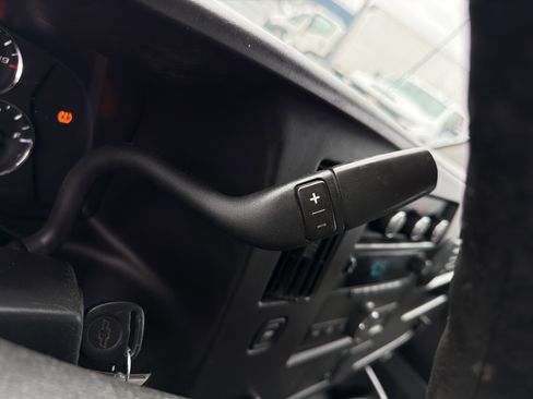 Used 2010 Chevrolet Express 2500 image 17