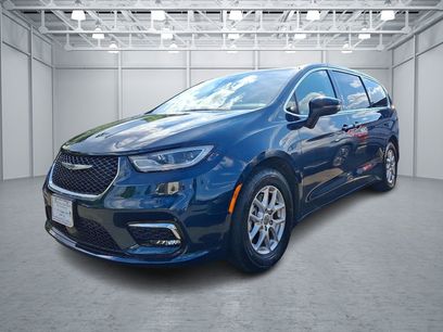 Used 2023 Chrysler Pacifica Touring-L