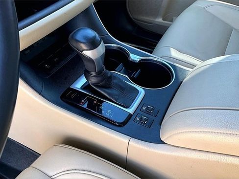 Used 2019 Toyota Highlander XLE image 14