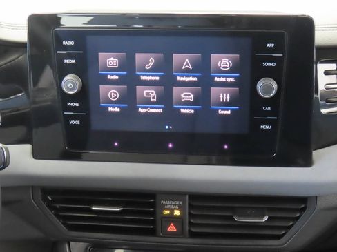 Used 2025 Volkswagen Jetta SE FWD image 12