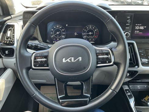 Certified 2023 Kia Sorento SX AWD/4WD image 16