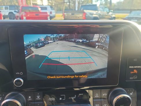 Certified 2023 Toyota Highlander XLE image 17