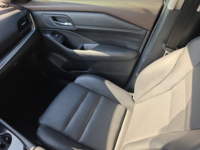 Used 2023 Nissan Rogue SV w/ SV Premium B Package FWD image 16