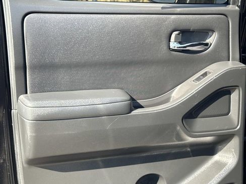 Used 2022 Nissan Frontier SV image 12