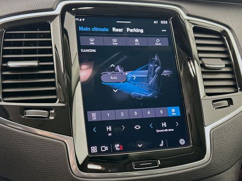 Used 2023 Volvo XC90 B6 Plus image 24