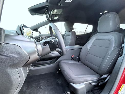 New 2026 Chevrolet Equinox EV LT image 10