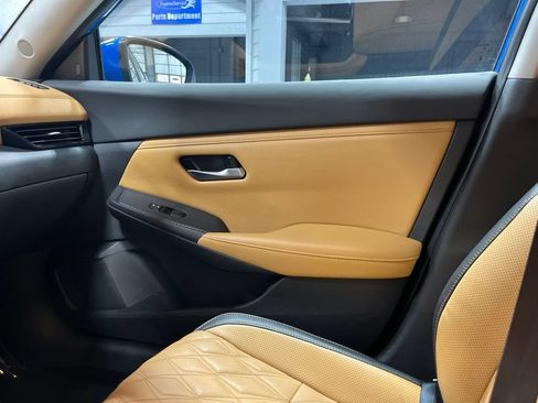 Used 2022 Nissan Sentra SV w/ SV Premium Package FWD image 17