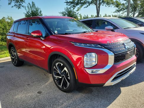Used 2023 Mitsubishi Outlander SE FWD image 2