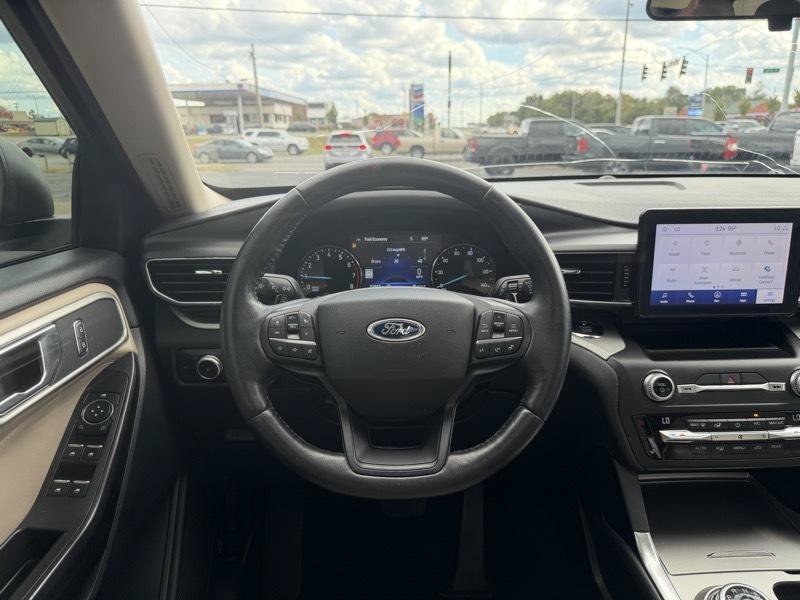 Used 2020 Ford Explorer XLT w/ Equipment Group 202A RWD image 16