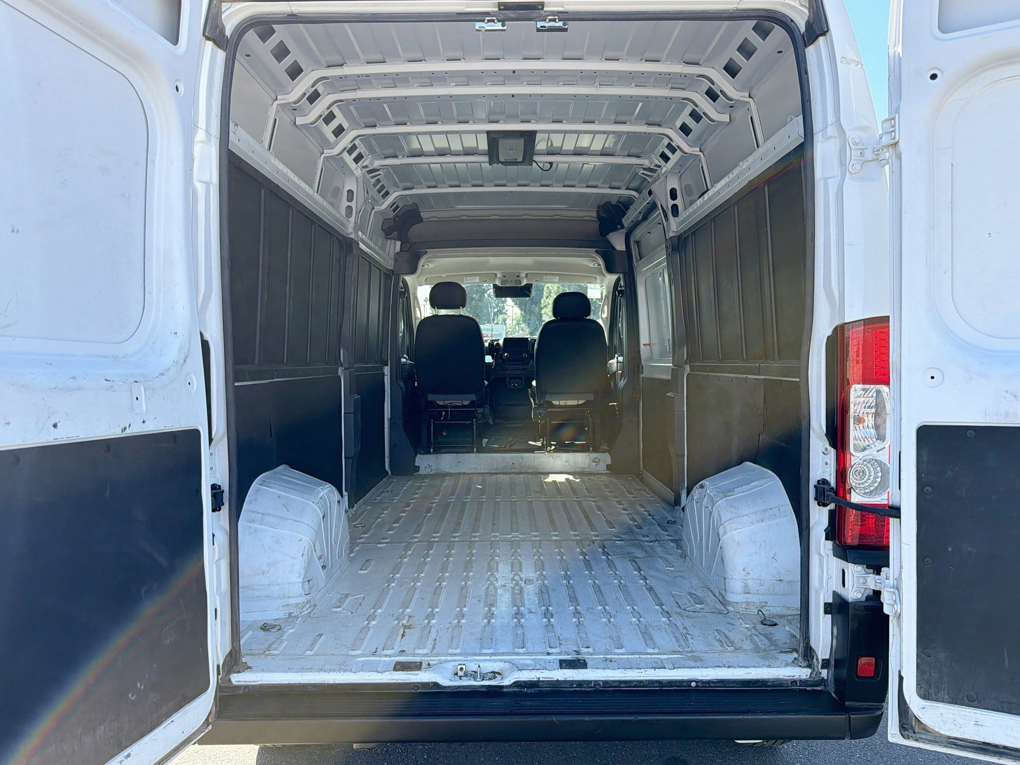 Used 2025 RAM ProMaster 2500 w/ Convenience Group FWD image 14