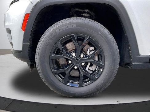 Used 2024 Jeep Grand Cherokee L Laredo AWD/4WD image 34
