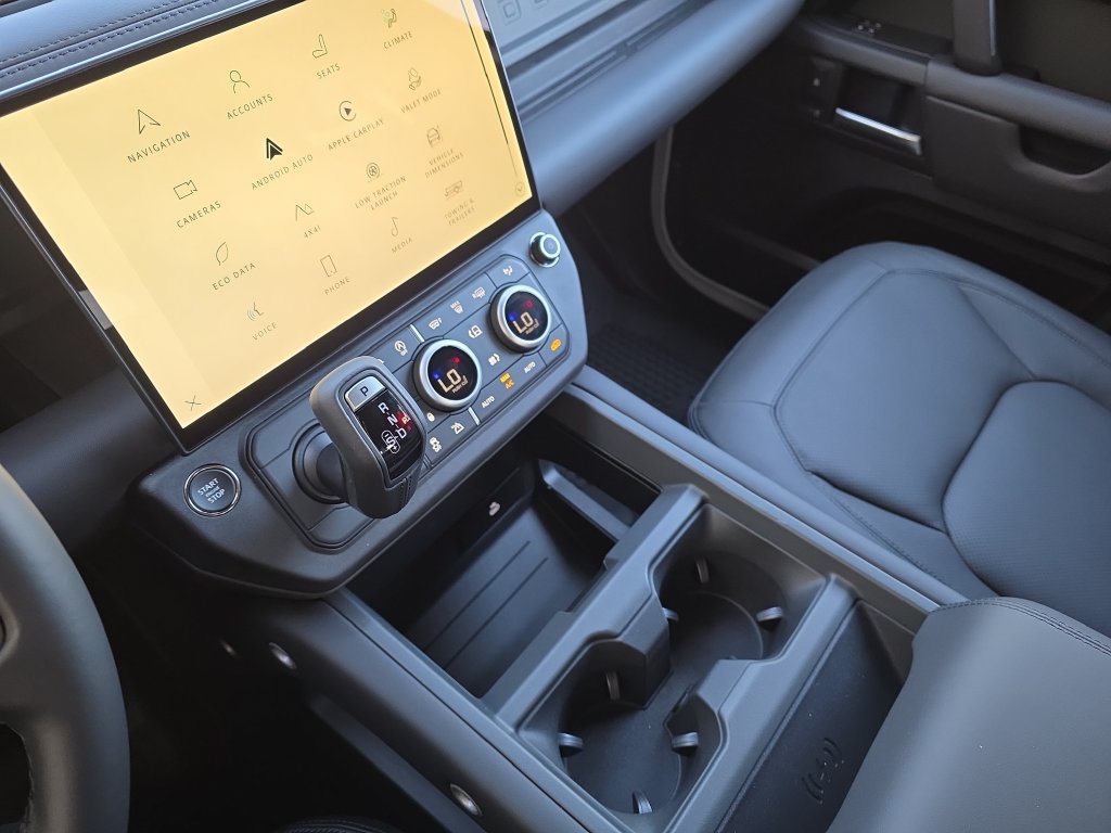 New 2026 Land Rover Defender 110 X-Dynamic SE AWD/4WD image 18