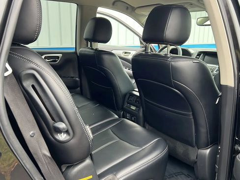 Used 2018 Nissan Pathfinder SL w/ Cargo Package image 18