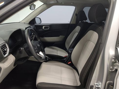 Used 2025 Hyundai Venue SEL FWD image 17