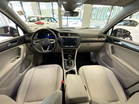 Used 2023 Volkswagen Tiguan SE image 8