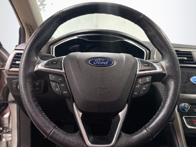Used 2017 Ford Fusion SE w/ Fusion SE Technology Package AWD/4WD image 11