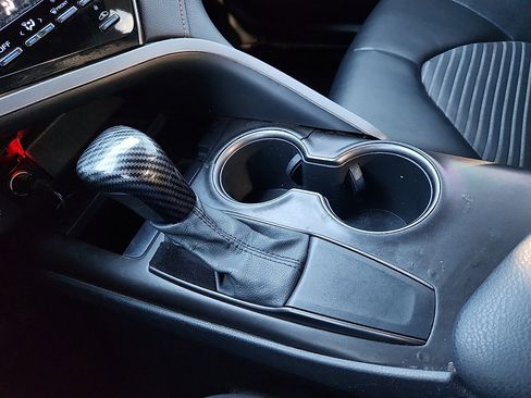 Used 2021 Toyota Camry SE image 12