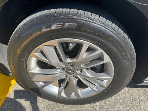 Used 2022 Genesis GV70 2.5T AWD/4WD image 4
